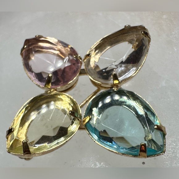 Vintage Avon Pastel Lucite Gold Tone Metal Brooch Pin - Picture 3 of 7